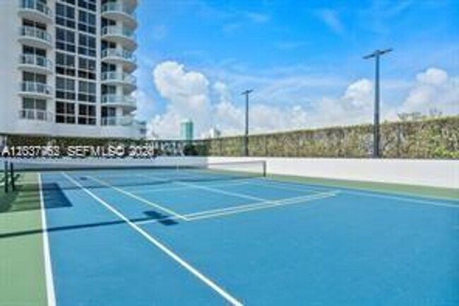Foto del edificio - 6365 Collins Ave
