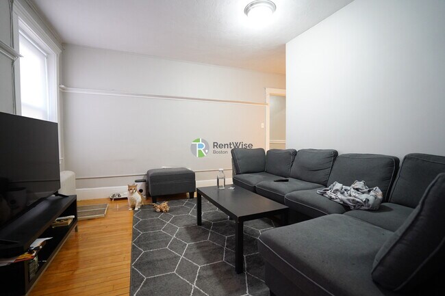 Building Photo - 142 Davis Ave