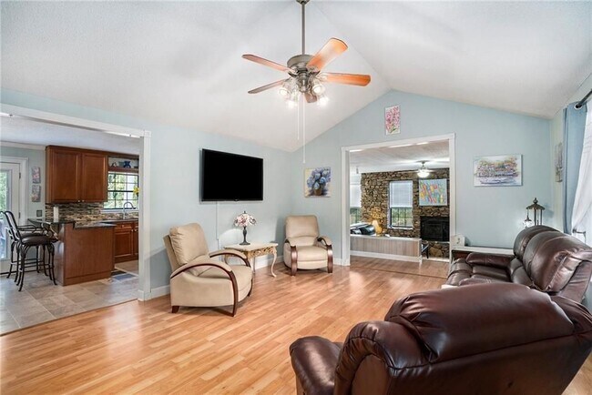 Foto del edificio - 6228 Lively Way