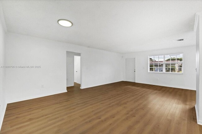 Foto del edificio - 4090 SW 69th Ave