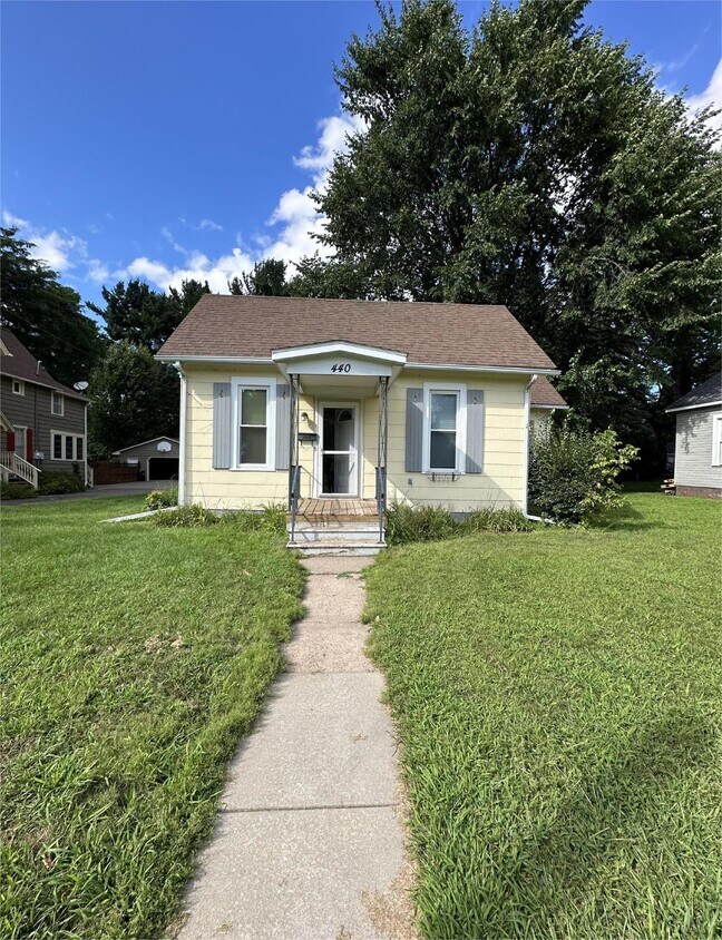 Primary Photo - Exciting 3 Bed 1 Bath near UWEC!
