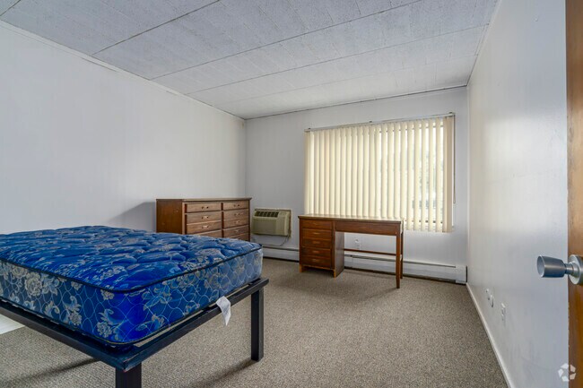 2BR, 1BA - 850SF - Bedroom - Heritage House
