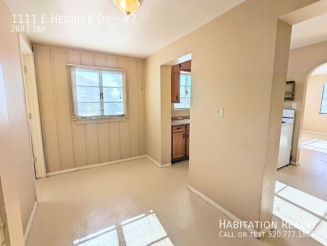 Foto del edificio - 1111 E Hedrick Dr