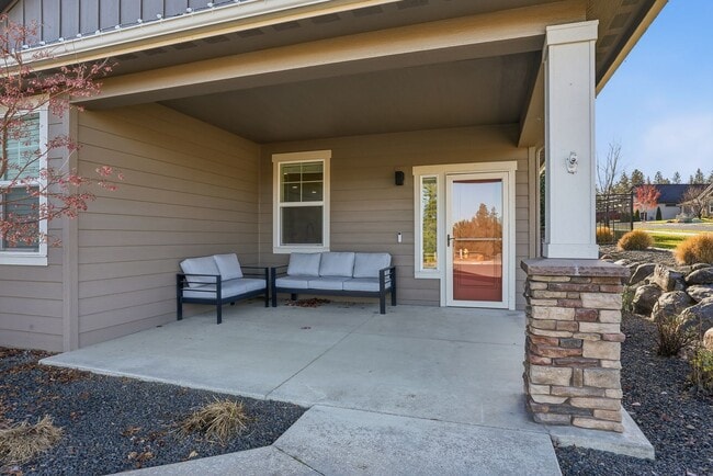 Building Photo - Eagle Ridge - Immaculate, Spacious & Stylish 3-Bedroom, 2-Bath Rental