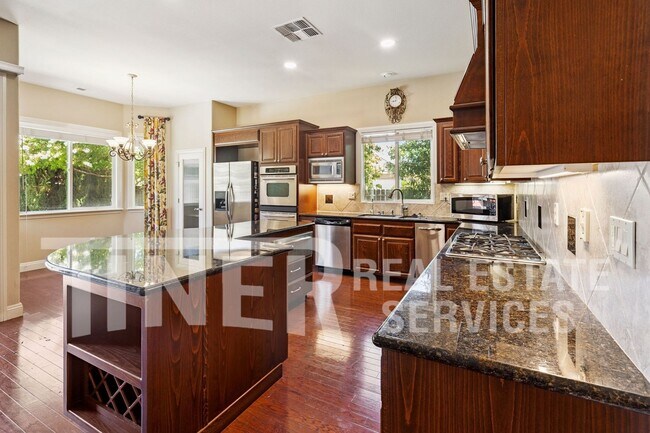 Foto del edificio - 5967 Radmere Dr