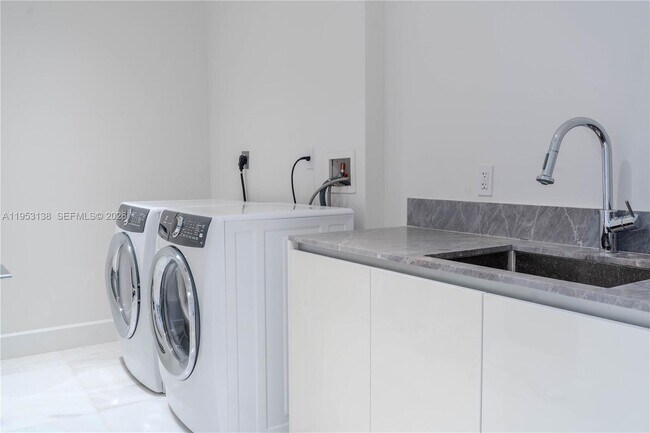 Foto del edificio - 700 NE 26th Terrace