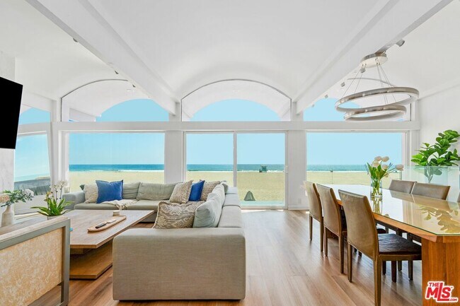 Foto del edificio - 3806 Ocean Front Walk