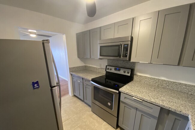Foto del edificio - 2nd Floor Corner Townhouse at Waiau Garden...