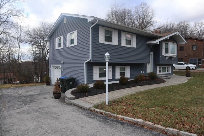 Building Photo - 32 Poplar Dr