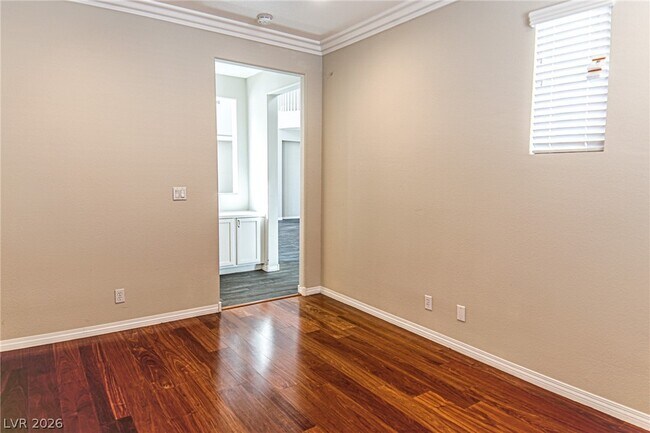 Building Photo - 6545 Black Oaks St