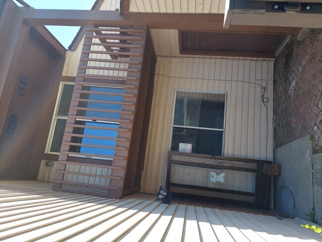 Building Photo - 11 S Fernwood Dr