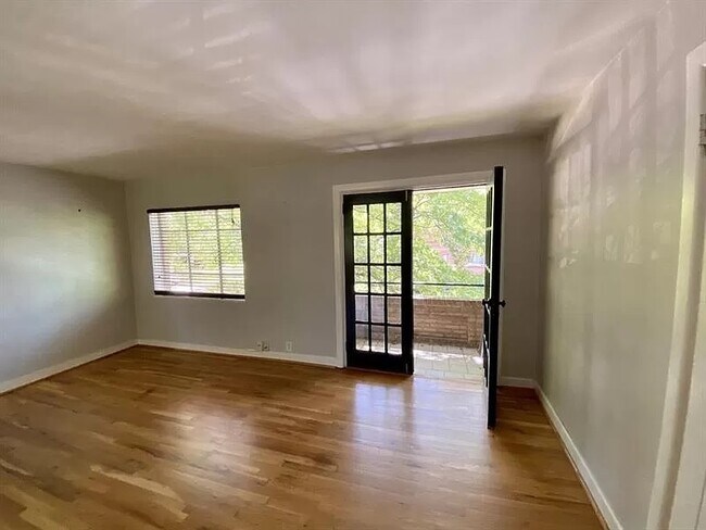 Foto del edificio - 1392 Normandy Dr NE