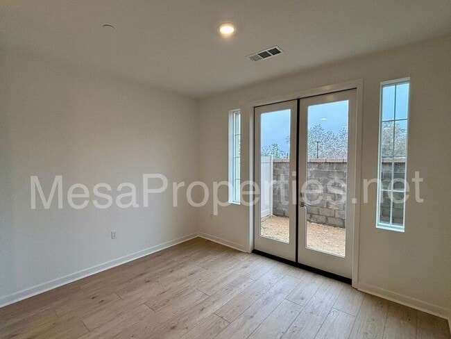 Foto del edificio - 8407 Gabrielino Ct