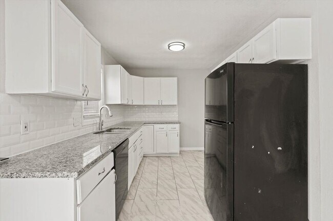 Building Photo - 7704 E 103rd Terrace