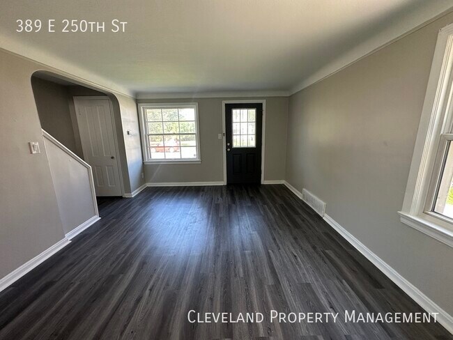 Foto del edificio - Spacious Euclid Home