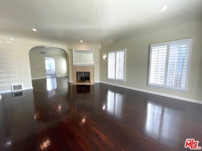 Building Photo - 1348 S Rimpau Blvd