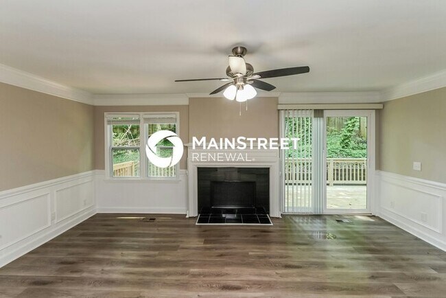 Building Photo - 4 Bedroom Pet-Friendly Home in Charlotte, NC with Main Street Renewal