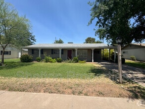 Building Photo - 718 W Glenn Dr