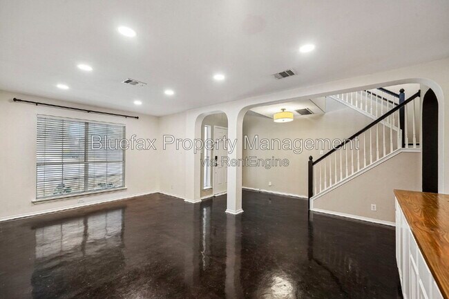 Foto del edificio - 315 Hollow Grove