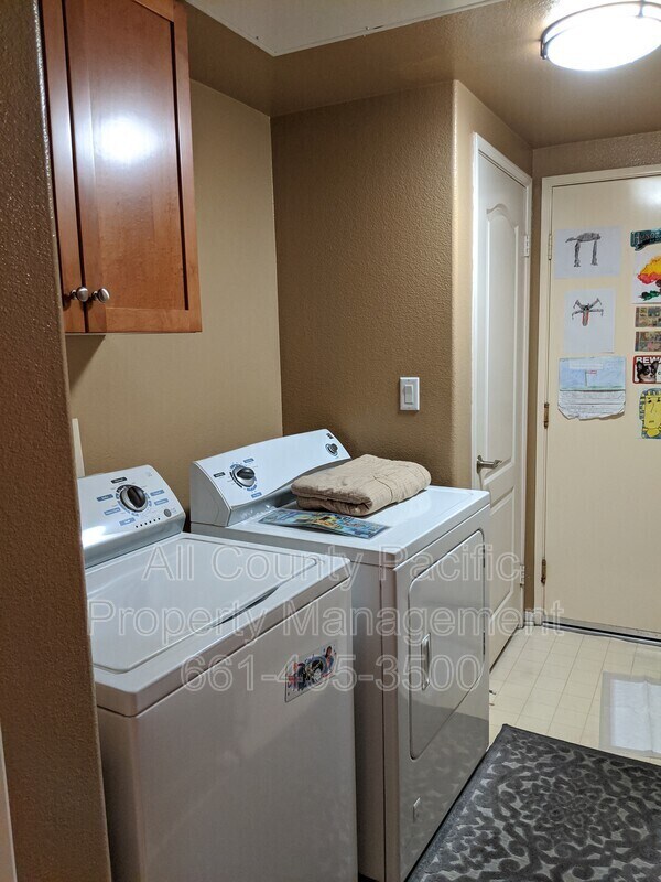 Foto del edificio - 17991 Lost Canyon Rd