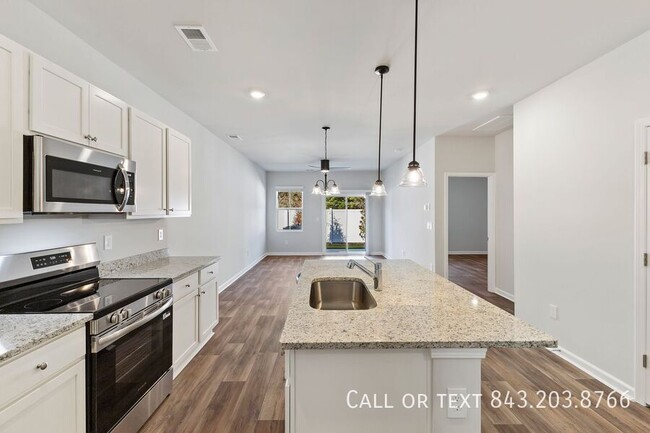 Building Photo - 2103 Victory Wy