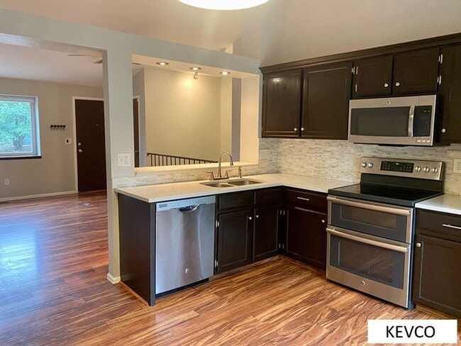 Building Photo - Sweet Home - Central Fort Collins!