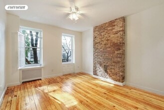 Building Photo - 58 Perry St