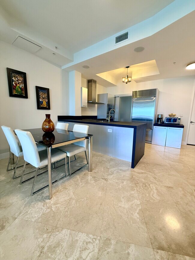 Foto del edificio - 18201 Collins Ave