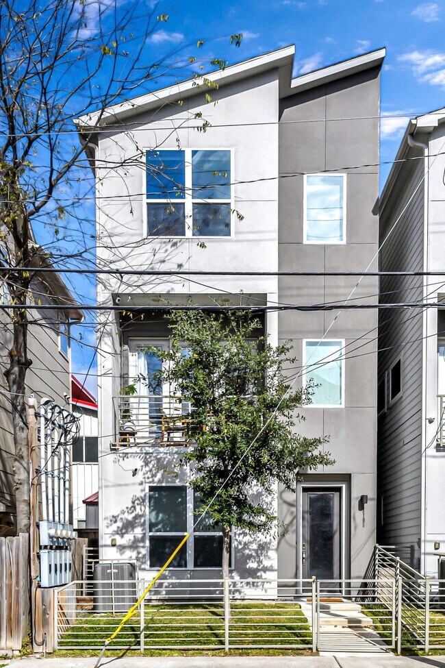 Foto del edificio - 3105 Gillespie St