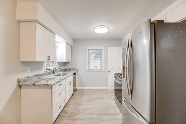 Building Photo - Stunningly Renovated 5-Bed Arden Hills Home.