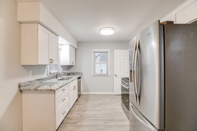 Foto del edificio - Stunningly Renovated 5-Bed Arden Hills Home.