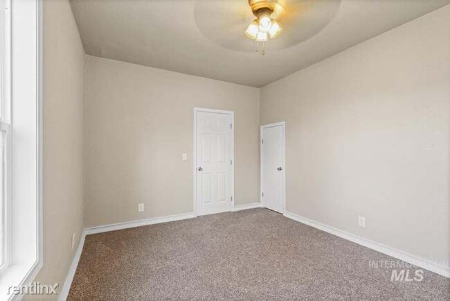 Building Photo - 4 br, 1 bath House - 112 E Belmont St