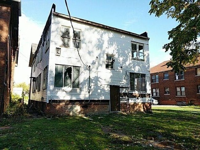 Building Photo - 2547 Elmhurst St
