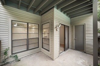 Building Photo - 9707 Richmond Ave.
