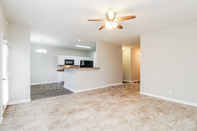 Building Photo - 1136 Maple Ridge Dr
