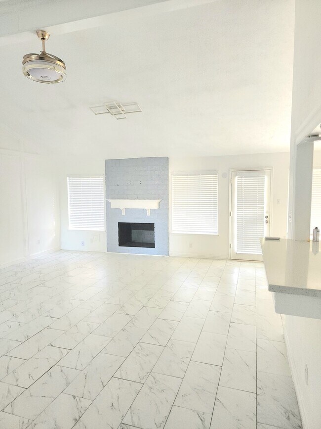 Foto del edificio - 3030 Shawnee Dr