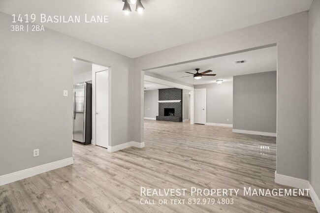 Building Photo - 1419 Basilan Ln