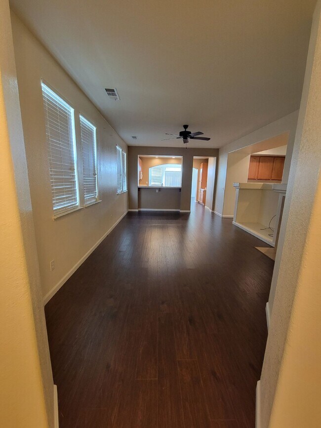 Foto del edificio - Spacious 4-Bedroom Home in Merced, CA with...