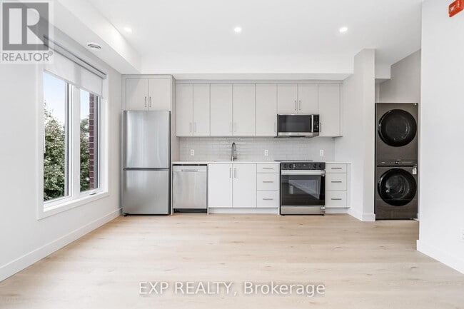 Photo du bâtiment - 1267 Summerville Ave