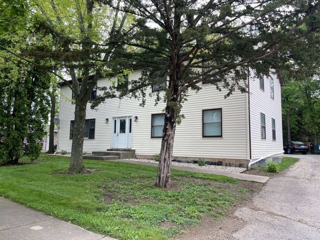 479 Eisenhower St Unit B, Marengo, IL 60152 Condo for Rent in Marengo