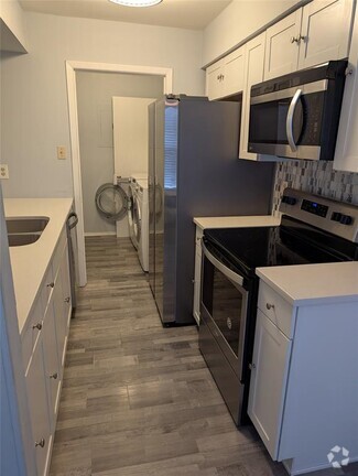 Building Photo - 2102 Kirksey Dr