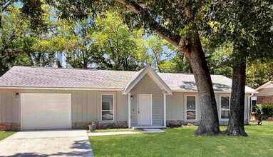 Building Photo - 3900 Baywoods Dr