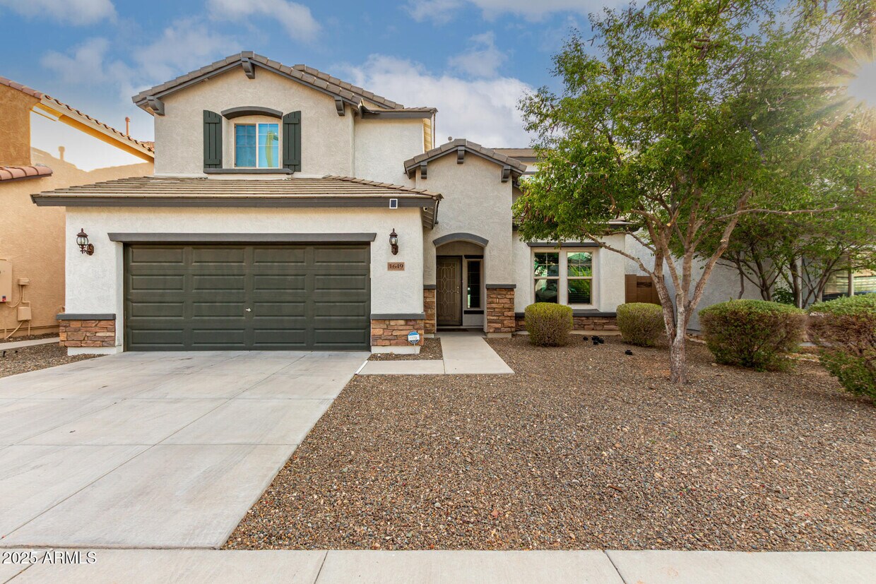 Foto principal - 1649 W Red Bird Rd