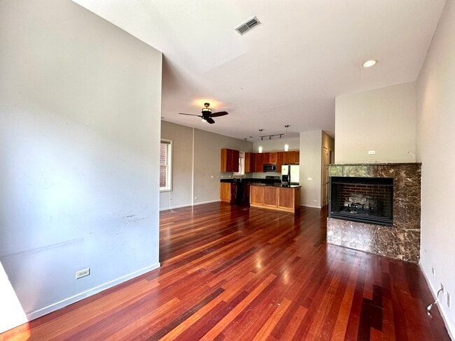 Foto del edificio - 3221 N Sheffield Ave