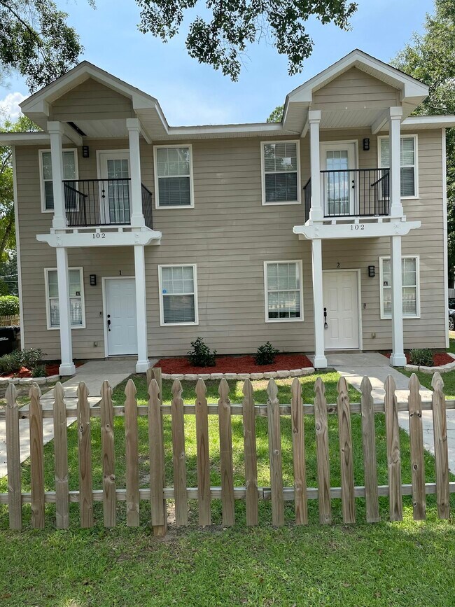 Photo - 102 White Dr Townhome