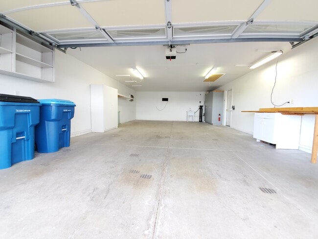 Building Photo - 3040 Crater Dr