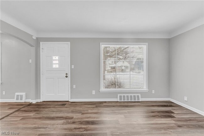 Building Photo - 876 E 209th St