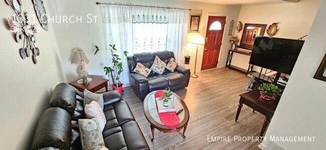 Building Photo - 3 Bedroom/1.5 Bathroom Town House in Fount...