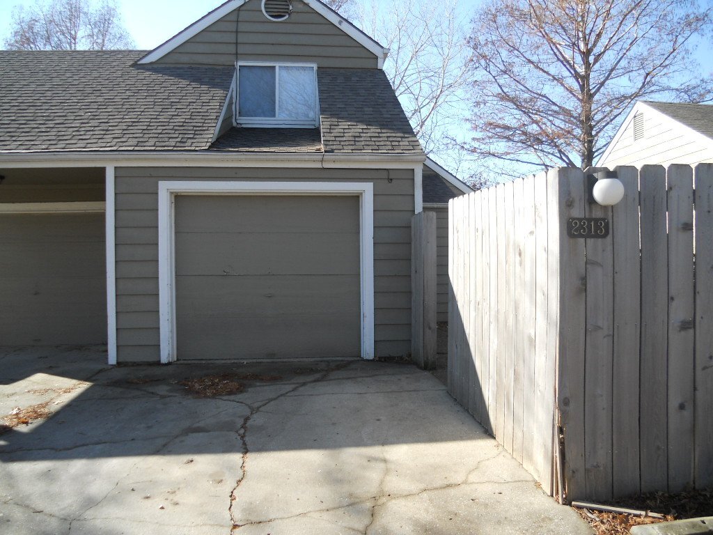 Primary Photo - 2304 Hawthorn Drive, Lawrence, KS 66047 - ...