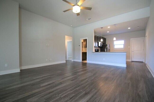 Foto del edificio - Move In Ready! – 3BD/2BA Azle Duplex | Granite Counters, Stainless Steel Appliances, Hardwood-Loo...